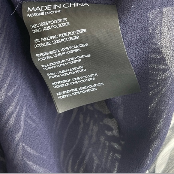 Club Monaco One-Shoulder Blouse Flare Cuffs
Palm printed size XS - Picture 13 of 16